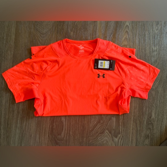 UA Rush Embossed Short Sleeve Medium - Picture 3 of 7